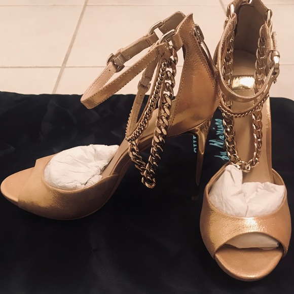 Marciano Gold Heels - Picture 2 of 7